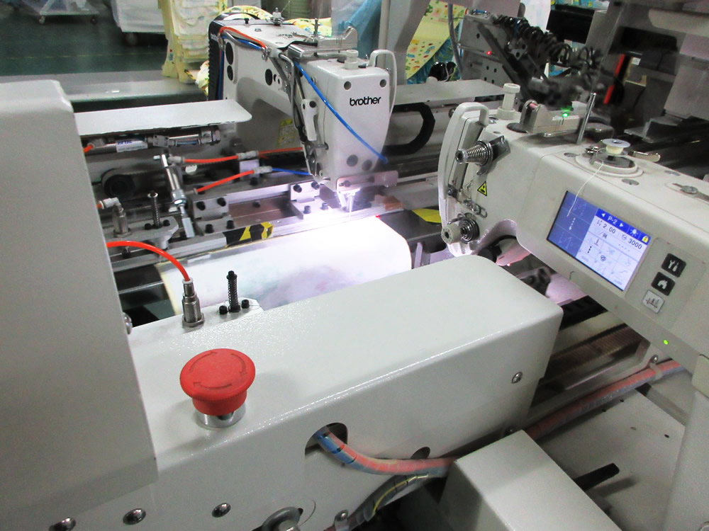 タオルの自動縫製機械